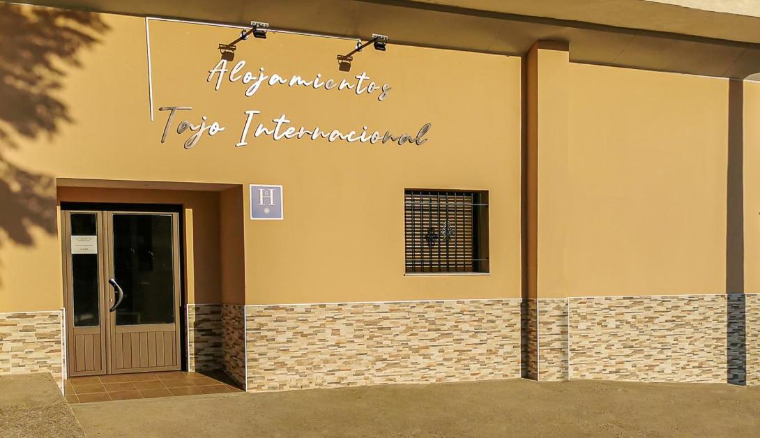Alcántara Alojamientos Tajo Internacional מראה חיצוני תמונה